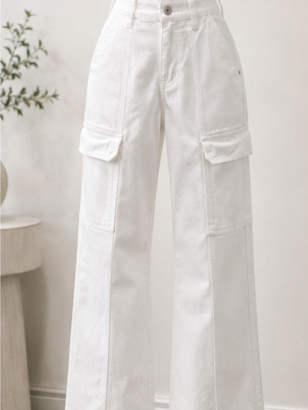White Wide-Leg Cargo Jeans - Women